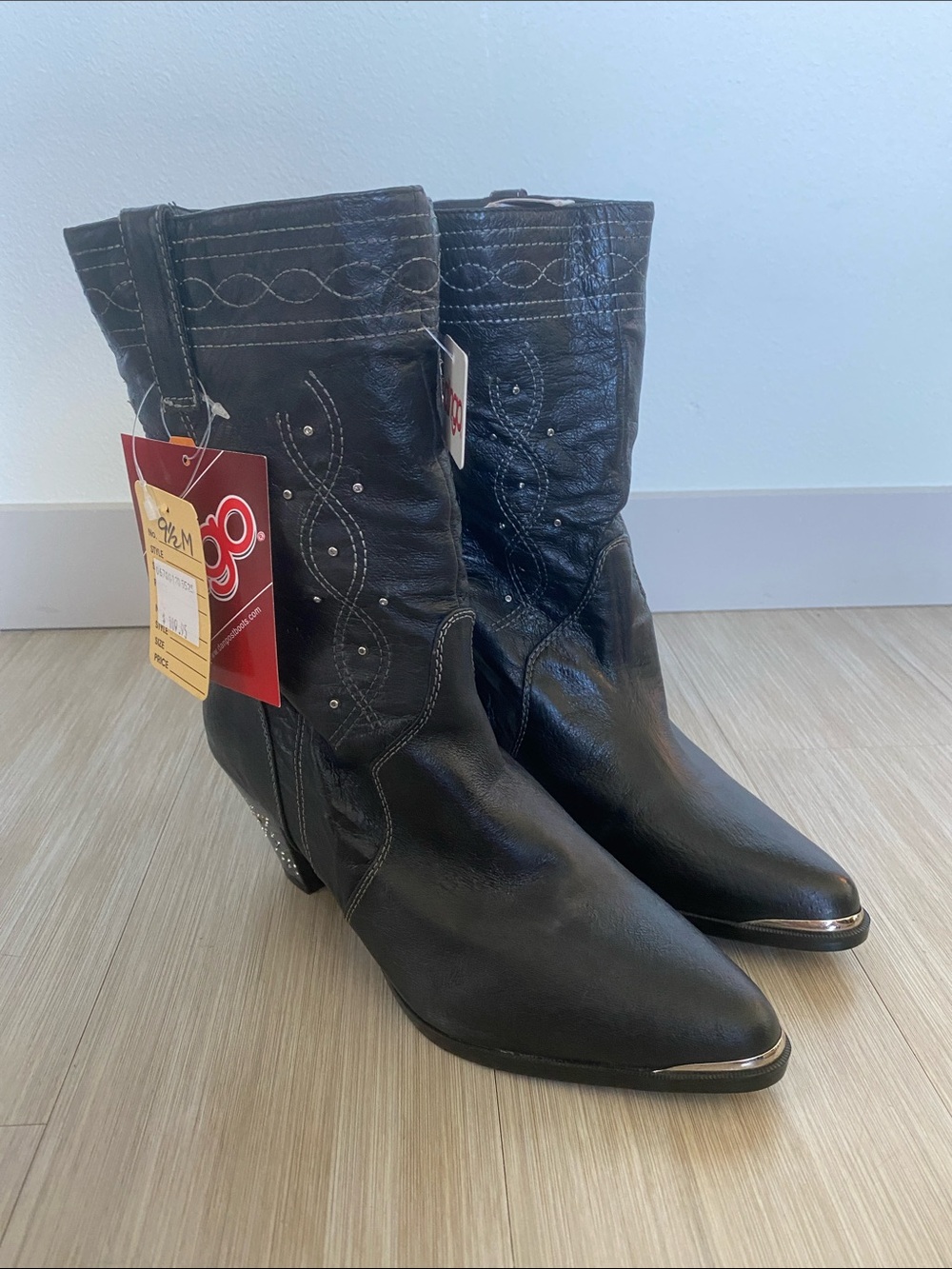 NWT Vintage Dingo Black Studded Western Mid-Calf Heeled Boots